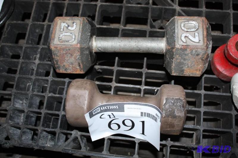lot 691 image: Lot of (2) metal barbells....