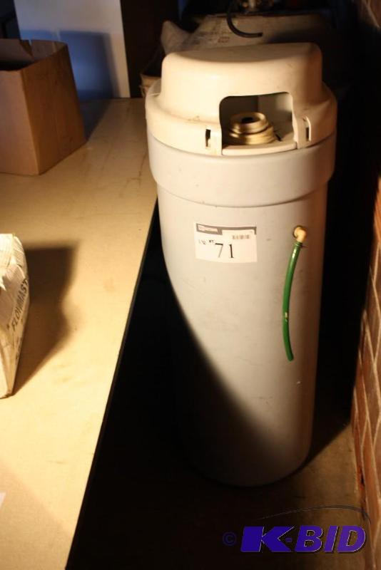 lot 71 image: Kenmore Ultra Soft 100 Water softener. 3 12...