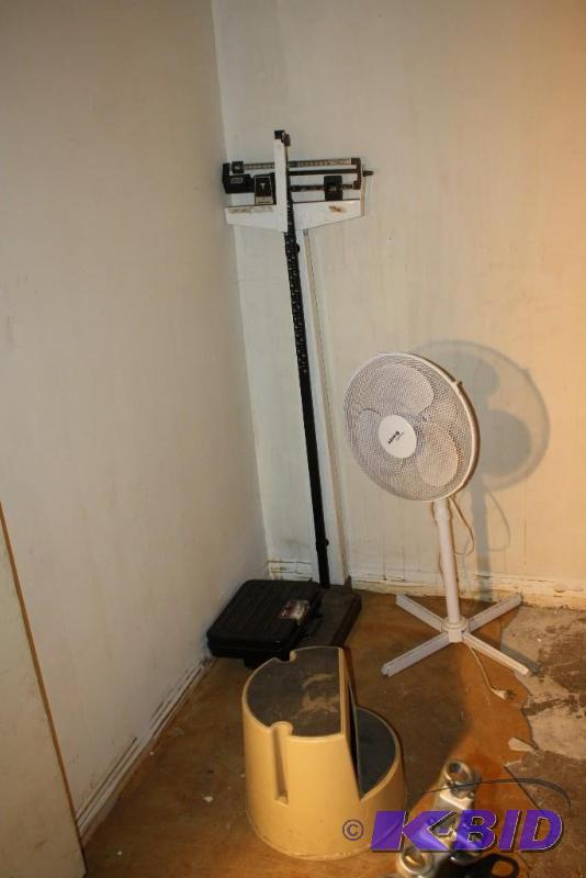 lot 86 image: Room contents scale fan industrial lightin...