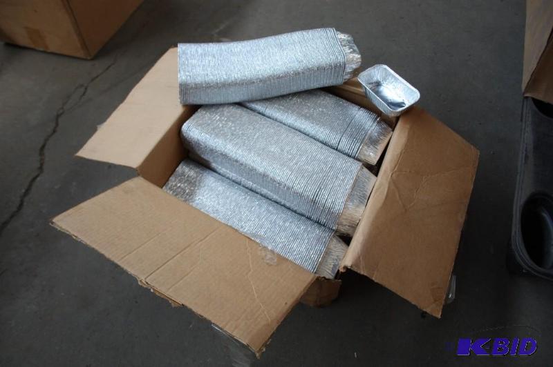 lot 91 image: Box of single-use baking tins....