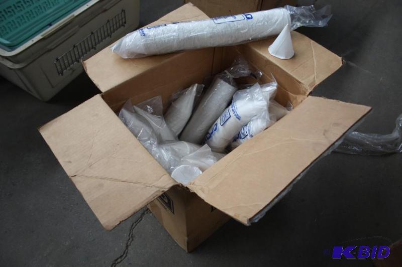 lot 92 image: Box of water cooler paper cups....