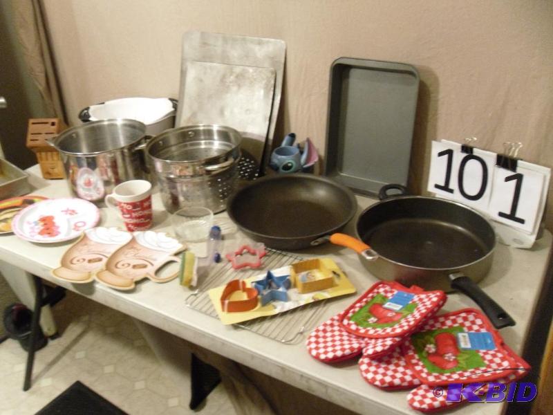 lot 101 image: 2 New Hot Pad Oven Mitt Sets, Rachael Ray 12 ...