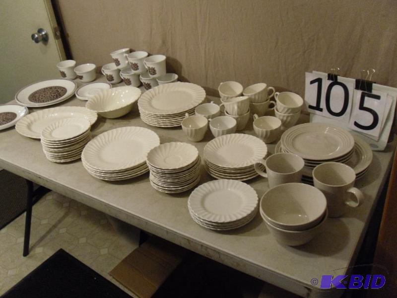 lot 105 image: Corelle Brown Flower Dish Set,&nbspMyott,&nb...