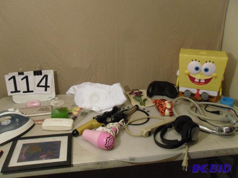 lot 114 image: Spongebob Humidifier, Hair Dryer, Curling Iro...