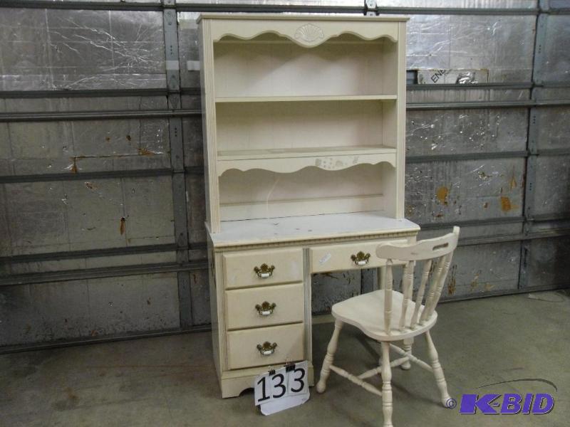 lot 133 image: 4 Drawer Desk with Remove able Hutch and Chai...
