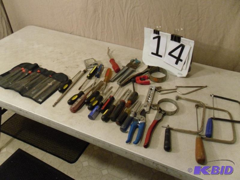 lot 14 image: Lot of Assorted Tools. Screwdrivers, Oil Filt...
