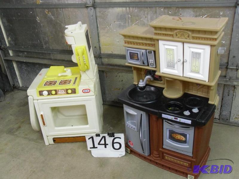 lot 146 image: 2 Play Kitchens. Scratches, scuffs, etc from ...