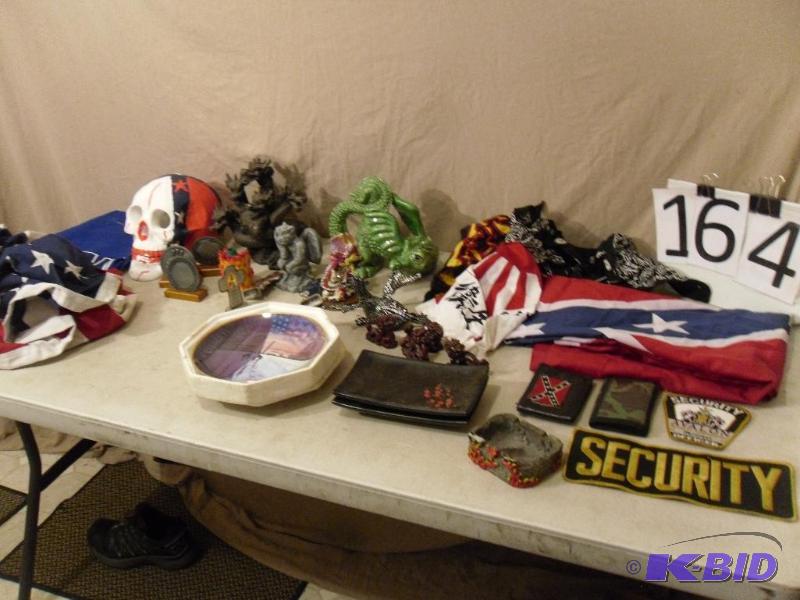 lot 164 image: Vietnam Memorial Collector Plate, Flags, Drag...