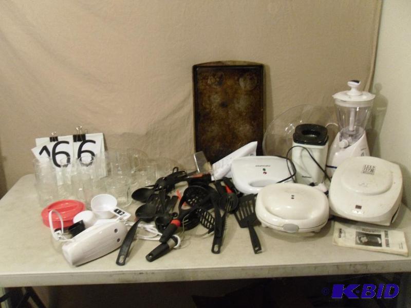 lot 166 image: Lot of Assorted Kitchen Items. George Foreman...