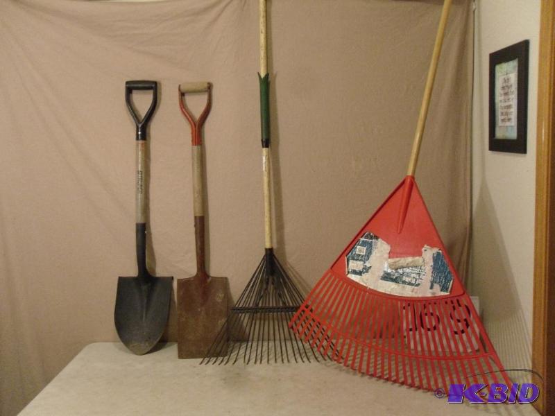 lot 169 image: Lot of 4 Long Handle Tools. Large Rake, Shove...