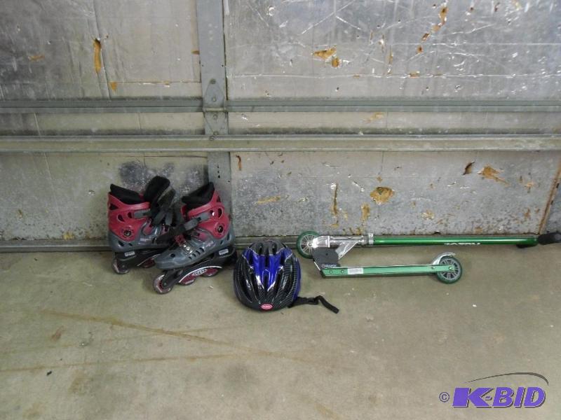 lot 184 image: Quest Size 10 Roller Blades, Folding Razor Sc...