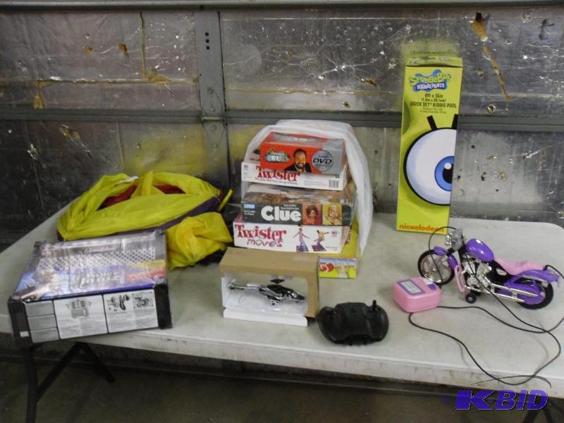 lot 189 image: New Spongebob Pool, Kids Fold Away Tunnel, Ga...