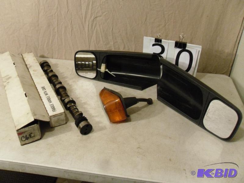 lot 30 image: Lot of 2 Towing Mirrors. Believe to fit GM 20...