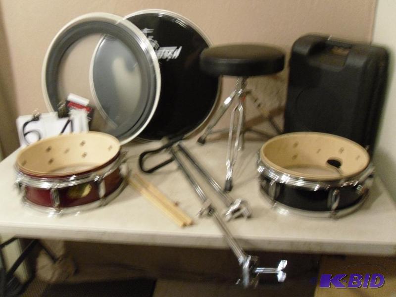 lot 64 image: Lot of Percussion Items. New Evans Gretsch 22...