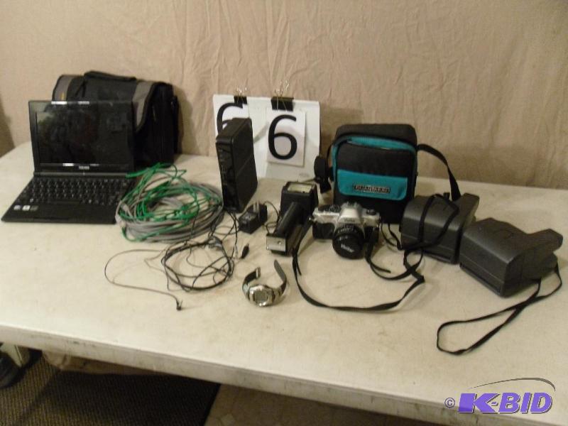 lot 66 image: Lot of Assorted Electronics. 2 Polaroids, Viv...