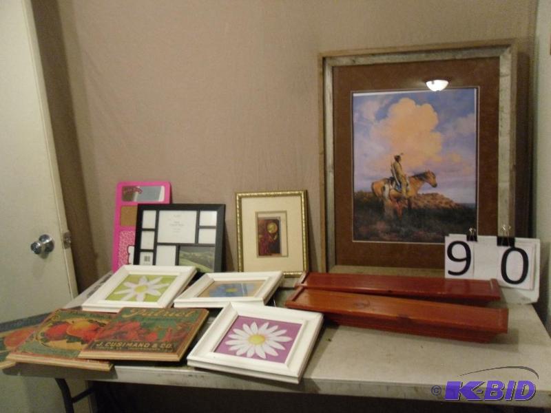 lot 90 image: Lot of Assorted Household Decor Items. Large ...