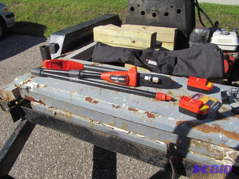 Black & Decker 18v Cordless 14ft Trim Saw with Case. Comes with charger
