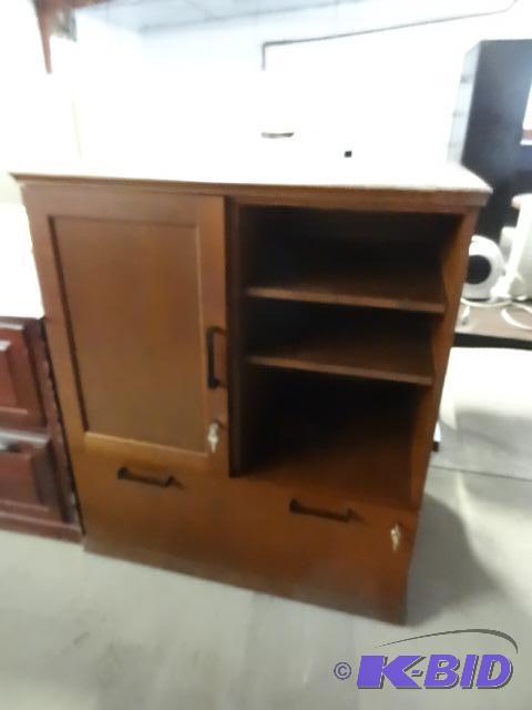 Wood cabinet with 1 lateral drawer and 1 door...