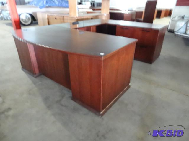 U shaped office desk. 3 drawers and 2 lateral...