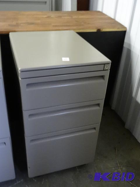 15&quot metal 3 drawer ped on wheels....