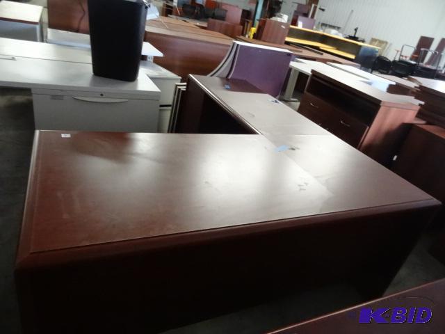 L Shaped Office Desk. 2 Pc. 4 Drawer. 66 x 77...