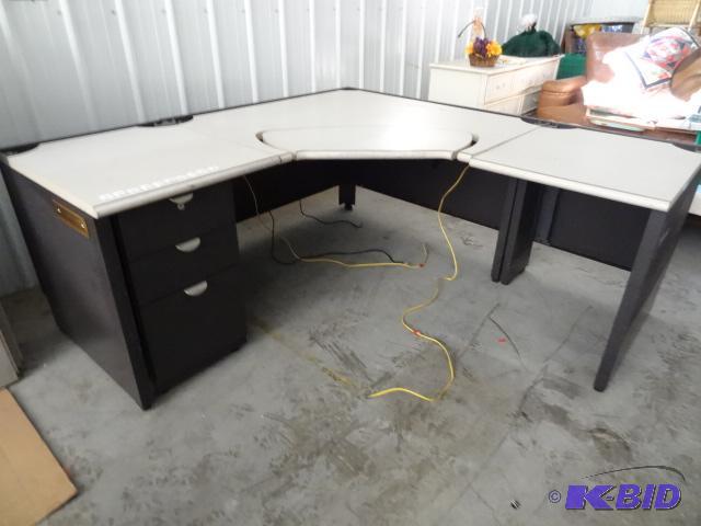Corner desk.3 piece. Metal frame. Adjustable ...