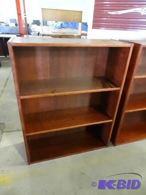 Wood book shelf. 2 adjsutable shelves. 33 x 1...