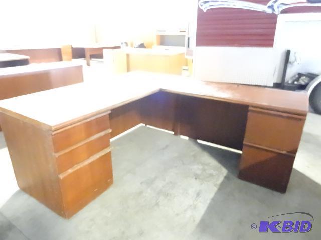 L shaped 2 piece desk. 5 drawer. 79 x 68 x 29...