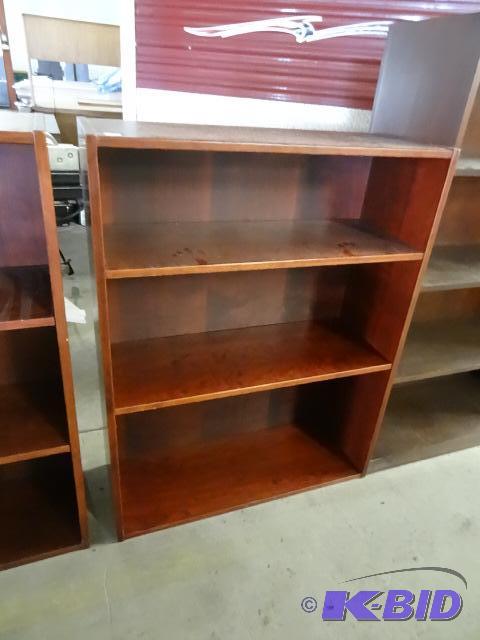 Wood book shelf. 2 adjsutable shelves. 33 x 1...