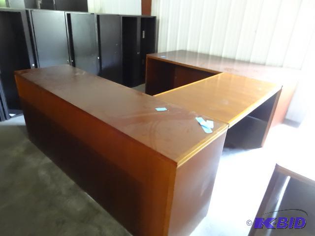U shaped 3 piece office desk. 1 lateral and 3...