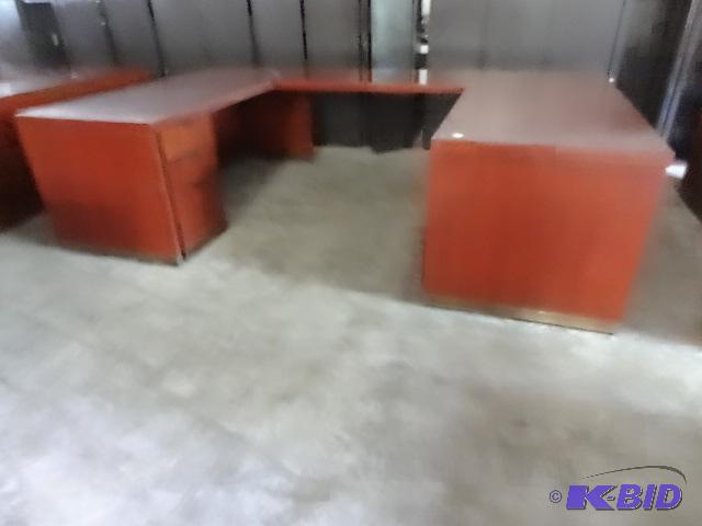 U shaped 3 piece office desk. Includes 2 peds...