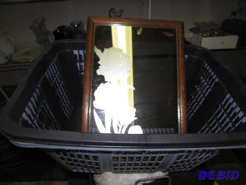 Two laundry baskets and smaller etched mirror...