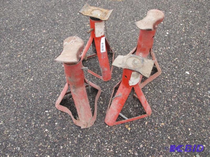 4 jackstands...