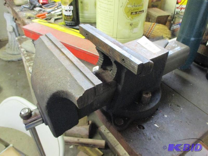 very large bench vise, bring tools to remove ...