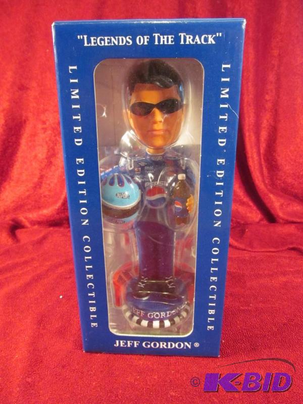 lot 7 image: Jeff Gordon  DuPont Legends of the Track Bobble Head NIB