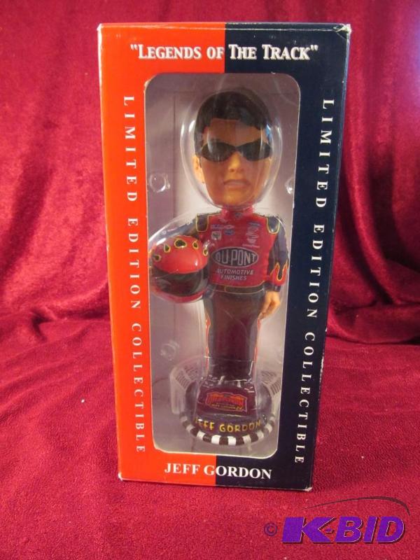 lot 8 image: Jeff Gordon  Pepsi Legends of the Track Bobble Head NIB