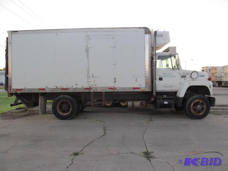 Ford L8000 Reefer truck