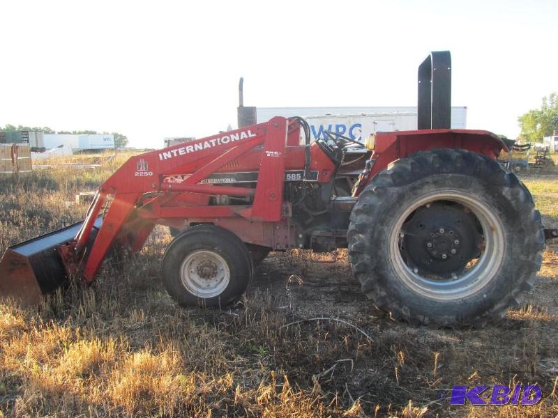 International 585 Tractor