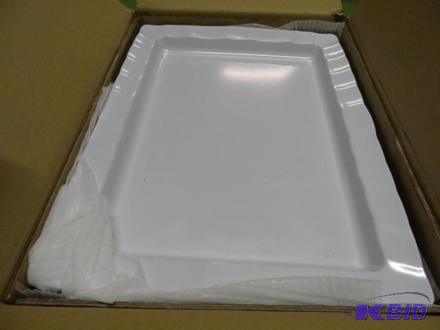 lot 101 image: Carlisle 7948-02 plastic trays. New Qty 4...