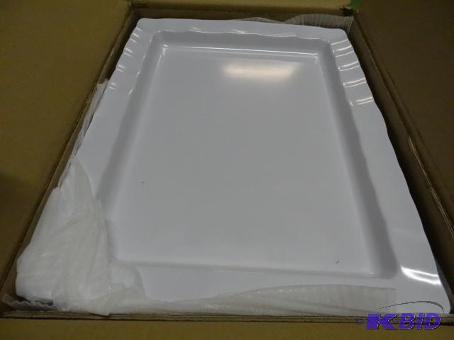 lot 102 image: Carlisle 7948-02 plastic trays. New Qty 4...