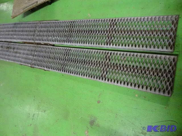 lot 128 image: 2 Loading Ramps. 123 x 12...