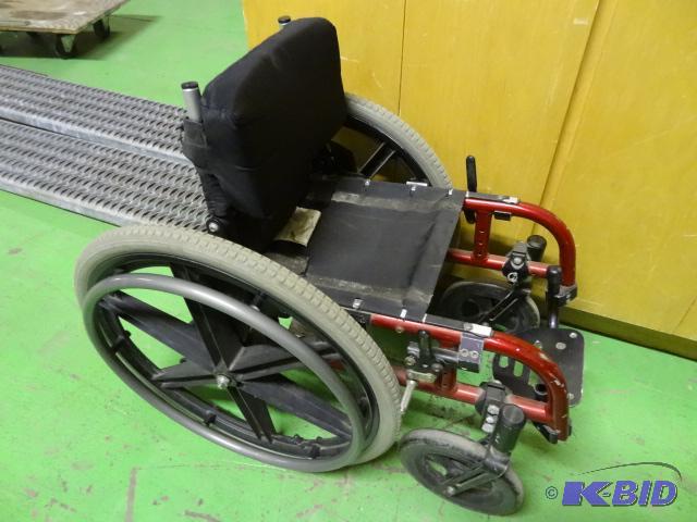 lot 129 image: Quickie Small Child Wheel Chair...
