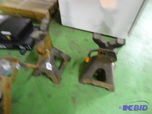 lot 137 image: Pair of Jack Stands...