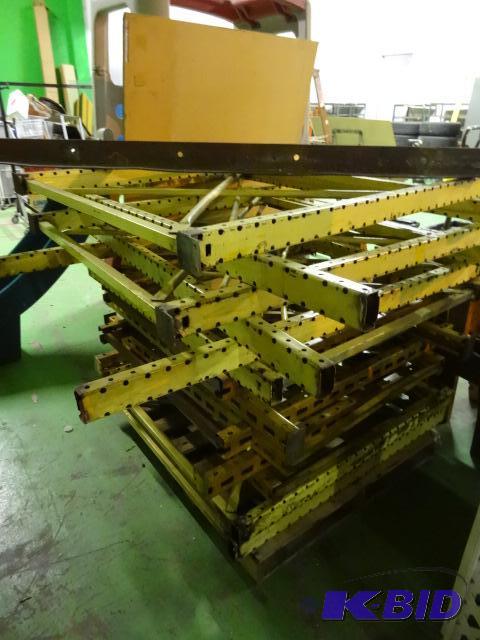 lot 157 image: 2 Styles of Pallet Rack Up Rights. 14 Total. ...