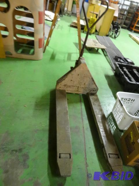 lot 167 image: Crown Pallet Jack 4500 LB Lift, Rasises But D...