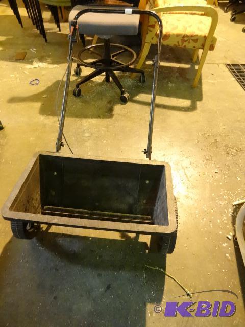 lot 205 image: Poly bin drop spreader...
