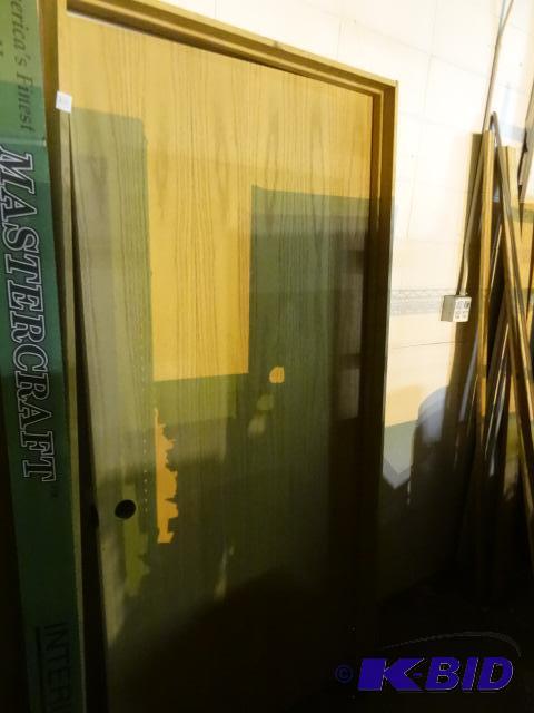 lot 252 image: Mastercraft 36 x 80 hollow door. New. Oak....