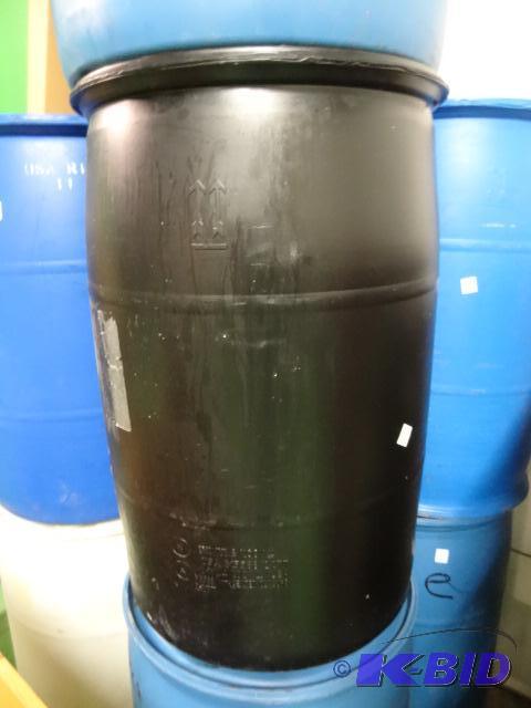 lot 27 image: 55 gal plastic barrel...