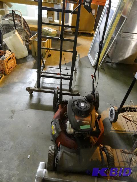 lot 280 image: Troy bilt 21" self propelled mower. Miss...