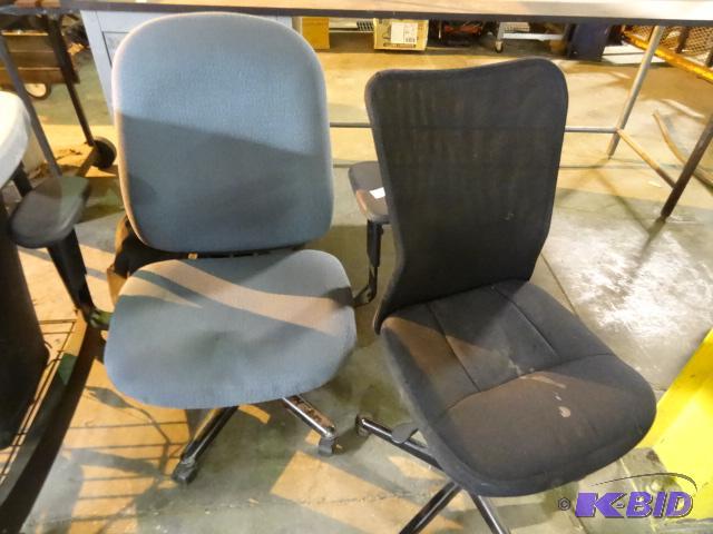 lot 284 image: 2 office chairs on wheels...
